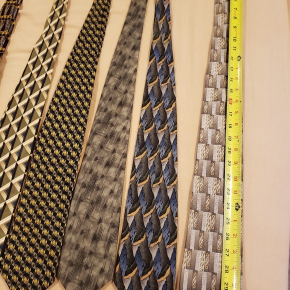 LOTS OF TIES - Picture 2 of 5